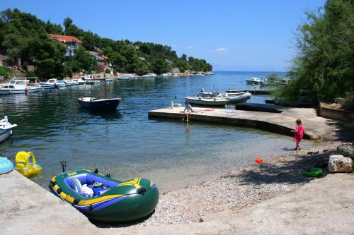  Apartments by the sea Basina, Hvar - 9673 in Vrbanj