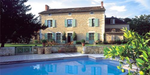 Hôtel Les Orangeries - Hôtel - Lussac-les-Châteaux