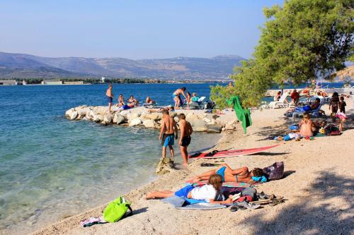 Apartments with a swimming pool Mastrinka Ciovo - 11192 - image 3