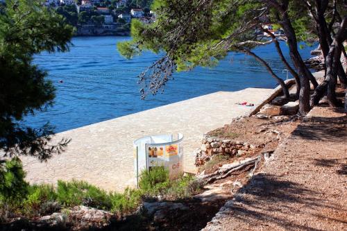  Apartments by the sea Jelsa, Hvar - 12247 in Jelsa