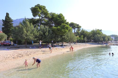 Apartments by the sea Kastel Kambelovac Kastela - 13349 - image 7