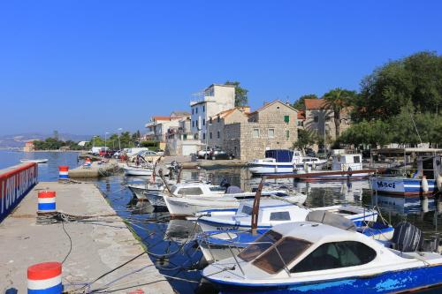 Apartments by the sea Kastel Kambelovac Kastela - 13349 - image 4