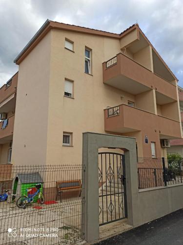  Apartments with a parking space Kastel Stafilic, Kastela - 13375 in Kaštela