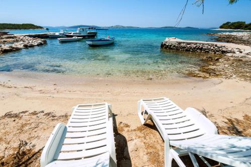 pludmale, Secluded fisherman's cottage Cove Zuborovica, Pasman - 322 in Pasman