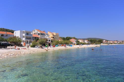 Apartments by the sea Slatine Ciovo - 1128 - image 14