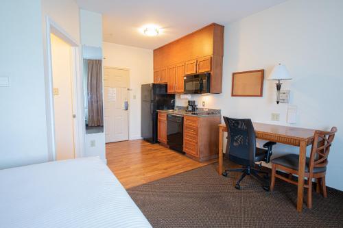 Candlewood Suites New Iberia an IHG Hotel - image 6