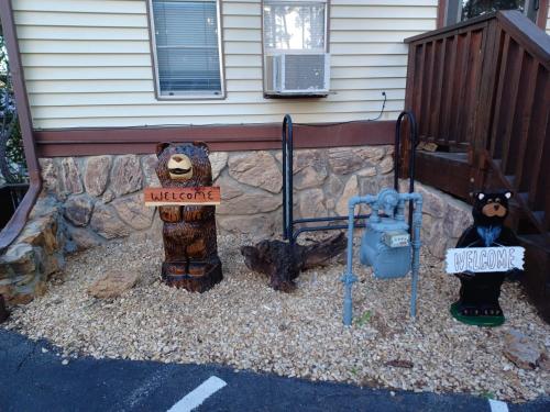 Huge Ruidoso Retreat with Game Room Pool 2 Balconies 2 Kitchens - Sleeps 17! - image 9