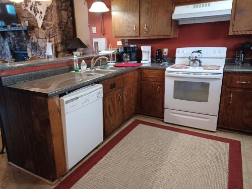 Huge Ruidoso Retreat with Game Room, Pool, 2 Balconies, 2 Kitchens - Sleeps 17! Huge Ruidoso Retreat with Game Room, Pool, 2 Balconies, 2 Kitchens - Sleeps 17!