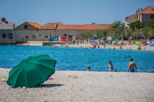 Apartments with a parking space Kastel Stari Kastela - 16087 - main image