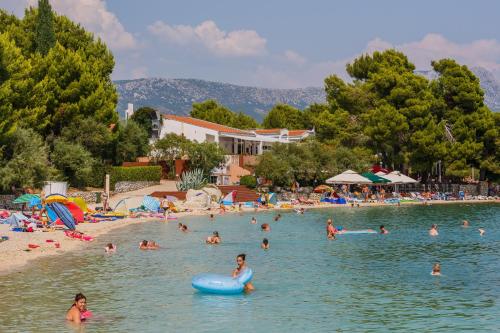 Apartments with a parking space Kastel Stafilic Kastela - 16086 - image 3