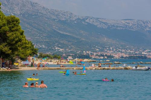 Apartments with a parking space Kastel Stafilic Kastela - 16086 - image 7