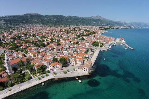 Apartments with a parking space Kastel Stafilic Kastela - 16086 - image 8