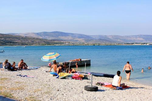 Apartments by the sea Arbanija, Ciovo - 16117