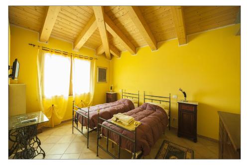 2 twin beds, 1 bunk bed