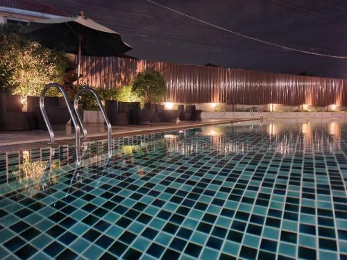 Camera doppia o twin, superior, vista sulla piscina
