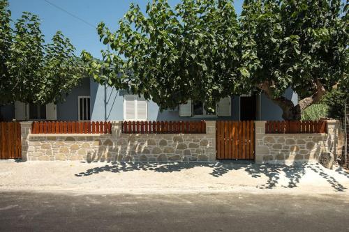 Around trees gîte à louer Kotsianá