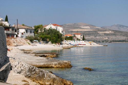 Apartments by the sea Arbanija Ciovo - 15595 - image 14