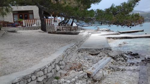 Apartments by the sea Arbanija Ciovo - 17280 - image 5