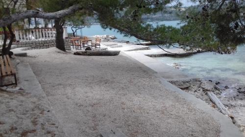 Apartments by the sea Arbanija Ciovo - 17280 - image 8