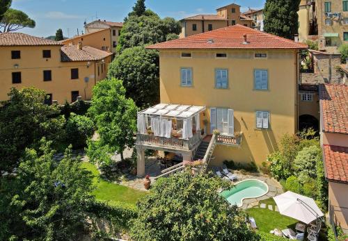  Villa Carlotta con piscina, Pension in Lari