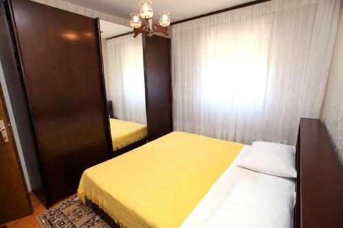 Apartment Vinisce 4892b - image 2