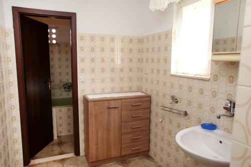 Apartment Vinisce 4892b - image 6