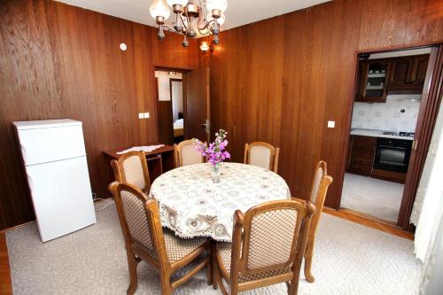Apartment Vinisce 4892b - image 9