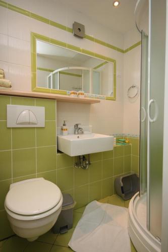 Apartment Gradac 6661a - image 10