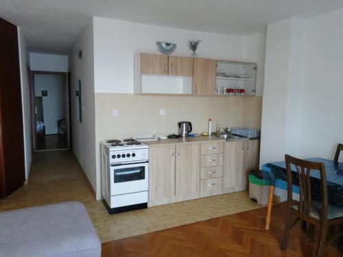 Apartment Podgora 6705b - image 12