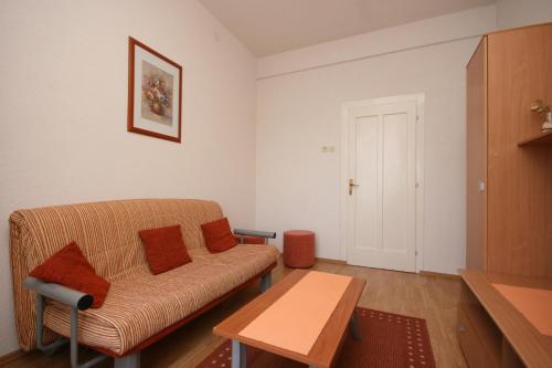 Apartment Podgora 6764b - image 11