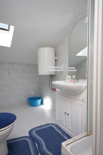 Apartment Gradac 6819a - image 2