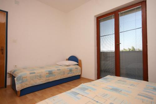 Apartment Starigrad 6606b - image 2