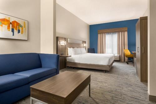 Holiday Inn Express Hotel & Suites Greenville-Downtown an IHG Hotel - image 8