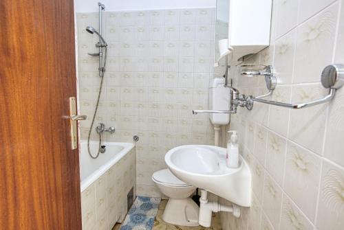 Triple Room Tisno 5128a - image 7