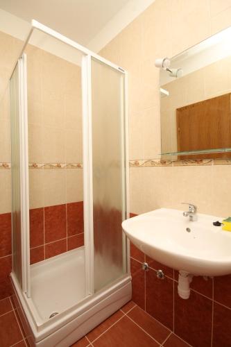 Double Room Metajna 6487d - image 10