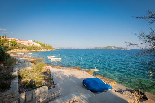 Apartments by the sea Seget Vranjica, Trogir - 10328