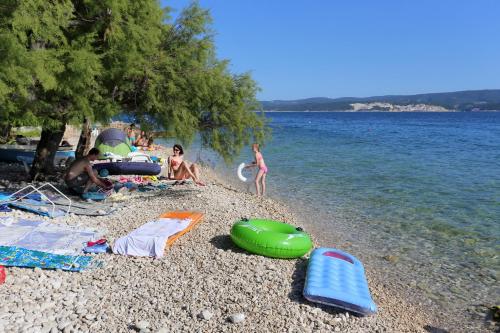Apartments with a parking space Stanici Omis - 12158 - image 3