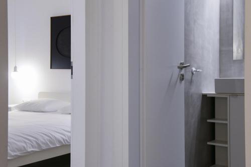Athens One Apartment by Olala Homes, Athens (photo 10)
