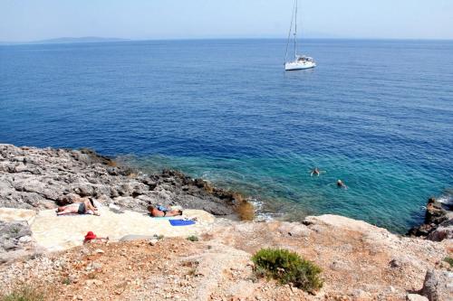  Apartments by the sea Sveta Nedilja, Hvar - 13176 in Jelsa