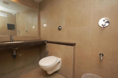 Bathroom, Hotel Comorin Grand in Nagercoil