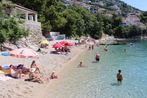  Apartments by the sea Pisak, Omis - 15177 in Mimice