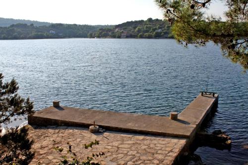 Apartments by the sea Necujam, Solta - 16729