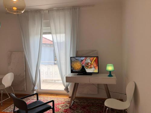 Altstadt Nähe 7 Min Fußweg über Alte Maibrücke zu Pension mit Balkon & Garten, ideal for long stay, relocation Altstadt Nähe 7 Min Fußweg über Alte Maibrücke zu Pension mit Balkon & Garten, ideal for long stay, relocation