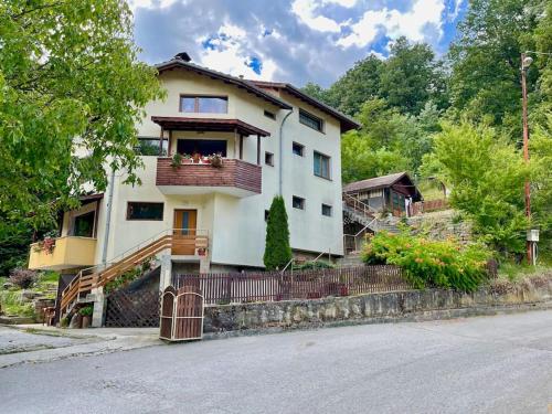 Sun House, Tryavna