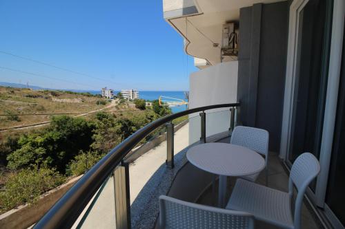 Family Room with Sea View image 3