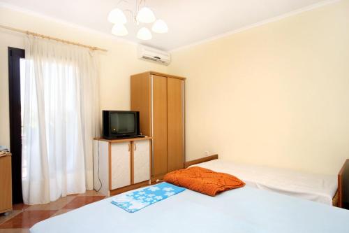 Apartments by the sea Sucuraj Hvar - 6732 - image 7