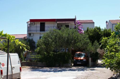 Apartments by the sea Sucuraj Hvar - 6732 - image 9