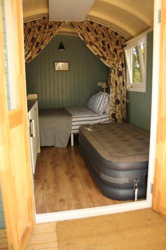 The Kestrel Shepherd Hut, Whitehouse Farm