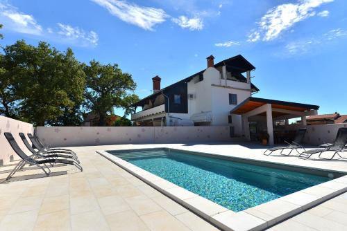  Family friendly apartments with a swimming pool Paolija, Novigrad - 2541, Pension in Novigrad