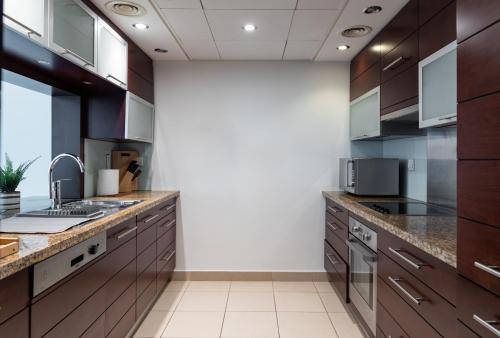 Studio in Burj Views by Radiance Vacation Stays - image 6